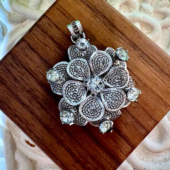 Vintage Designer Filigree 3-D Flower Pendant Solid 925 Sterling Silver w/ stones - Picture 4 of 13